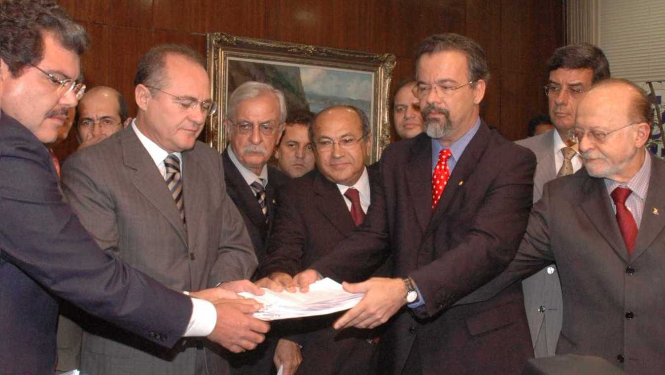 ACPMI da compra de votos não chegou aganhar existência real. Os segredos destas manobras, Serjão levou-os para a tumba. - Foto: